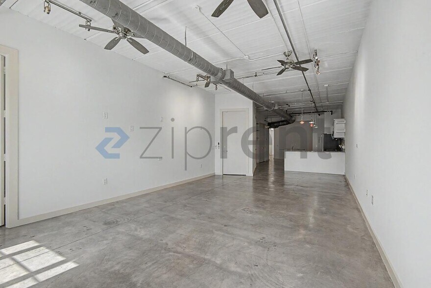 Building Photo - Unit 203