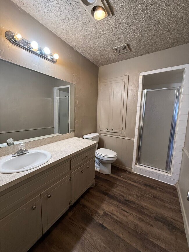 Building Photo - NorthWest Duplex