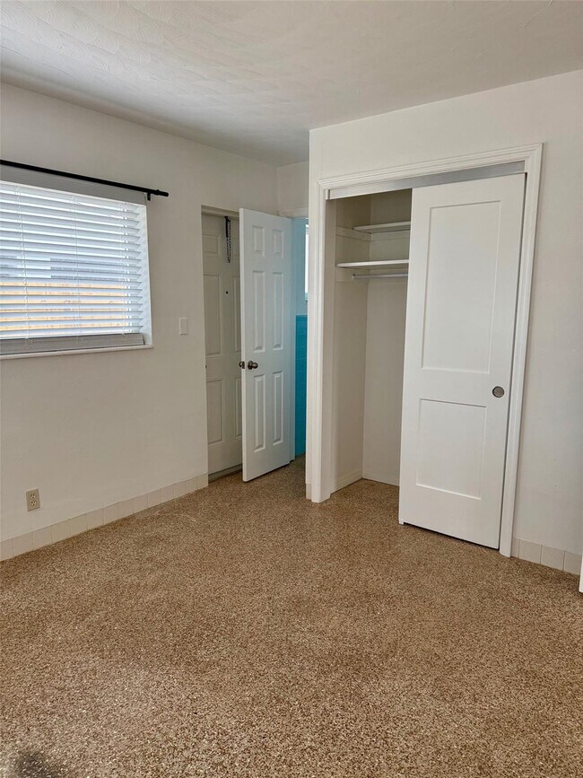 Building Photo - 1241 NE 16th Terrace