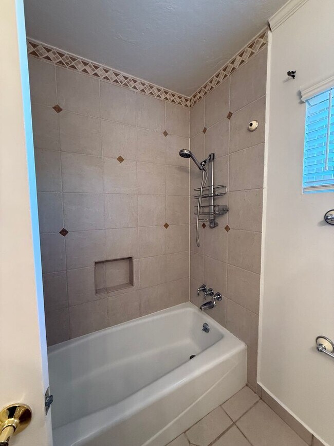 Building Photo - San Pedro 4 bedroom, 3 Bath Home with yard and Deck! Available NOW!