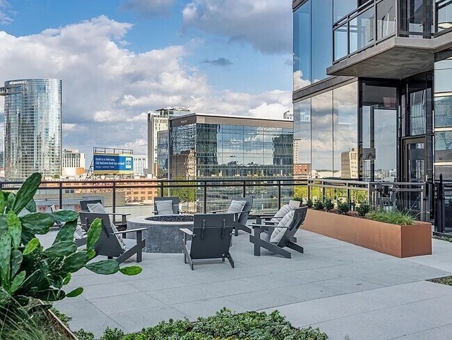 Building Photo - 1212 Demonbreun St