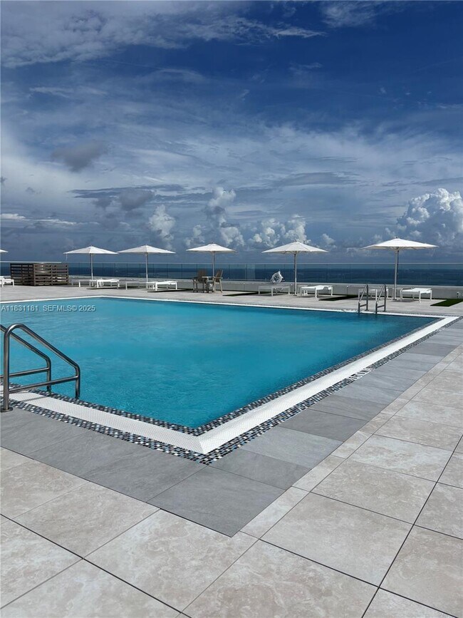 Building Photo - 4020 Galt Ocean Dr