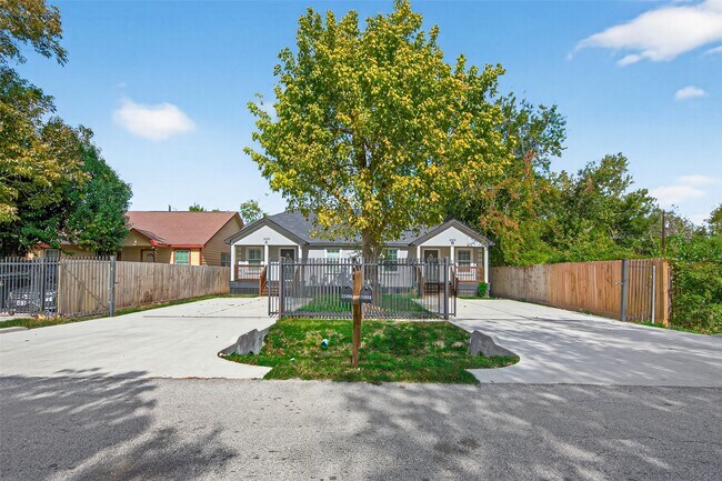 Building Photo - 2509 Moreau St