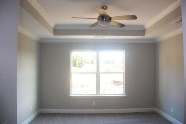 Building Photo - 539 NE Bellingham Dr