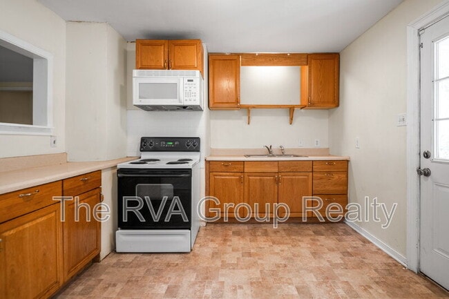 Building Photo - 819 Boroughbridge Rd