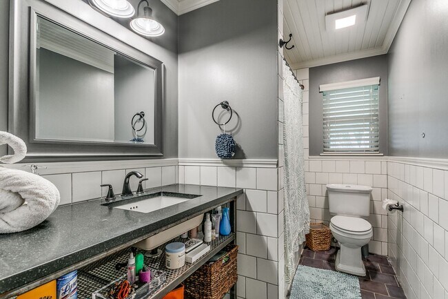 Building Photo - RENOVATED 3-BEDROOM IN NORTHWOOD