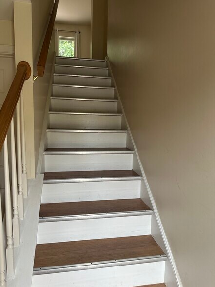 Building Photo - 635 Rockwood Dr
