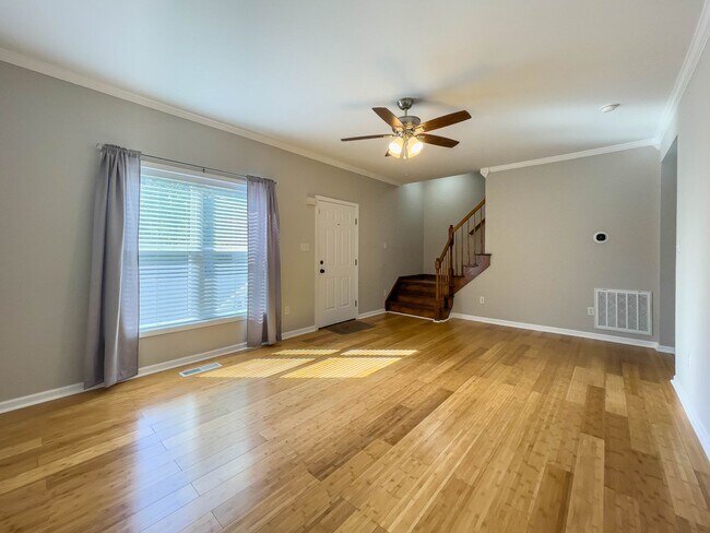 Building Photo - Spacious Three-Bedroom Townhouse in West A...
