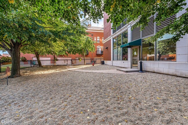 Building Photo - 1717 S Prairie Ave