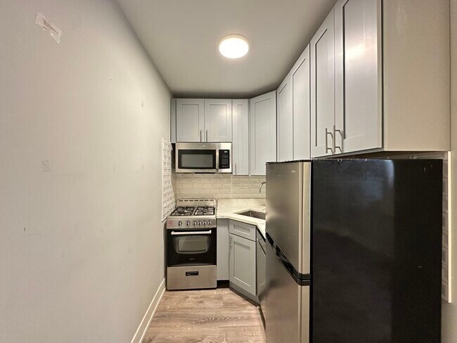 Building Photo - 508 W Belmont