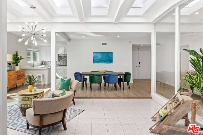 Building Photo - 3636 Oceanhill Way