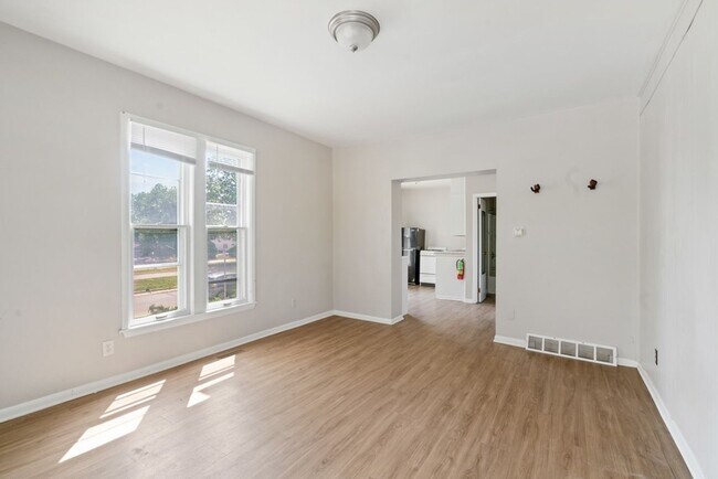 Interior Photo - 2321 Iowa St - Cedar Falls