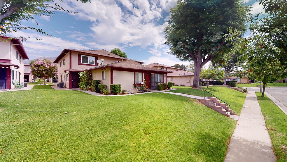 Primary Photo - 1125 W Calle del Sol