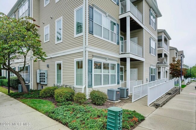 Building Photo - 631 Sloan Ct