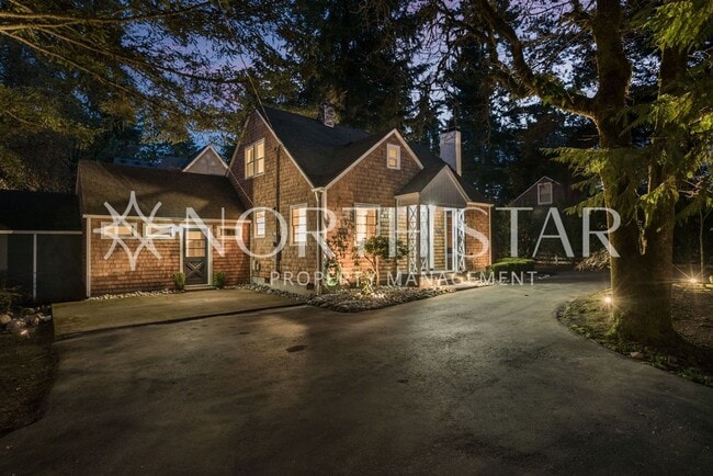 Building Photo - Newly Remodeled Lake Oswego Cottage With Lake Access.