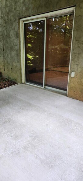 Building Photo - 2025A Stoneycreek Dr