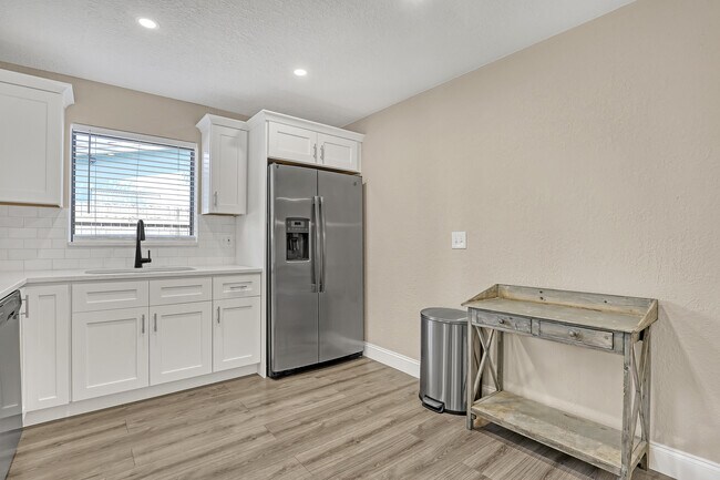 Building Photo - 1210 Skylark Ln