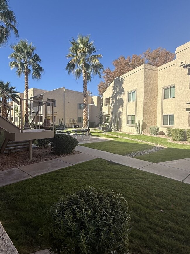 Building Photo - Newly renovated! 2 BED CONDO AT SOSSMAN & MAIN!