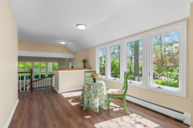 Building Photo - 544 Ravine Ave