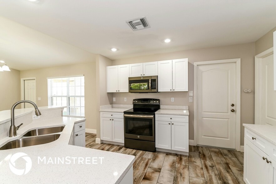 Building Photo - 3303 NW Juanita Pl