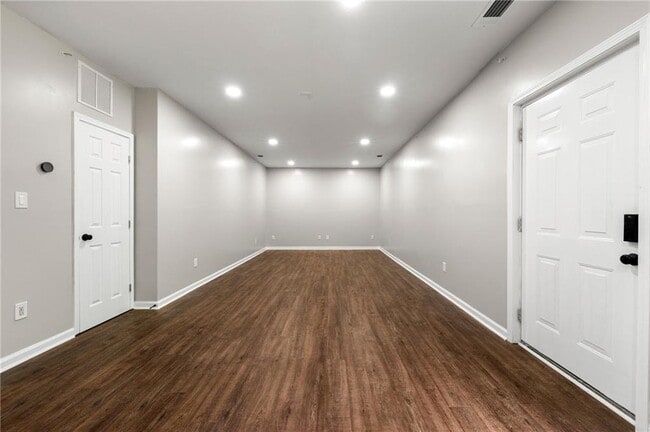 Building Photo - 7260 Foxberry Ct