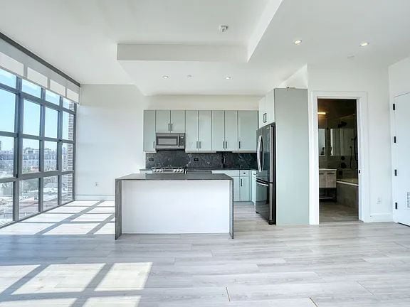 Building Photo - "Cozy 1-Bedroom Retreat in the Heart of Astoria – Your Perfect Urban Sanctuary!"