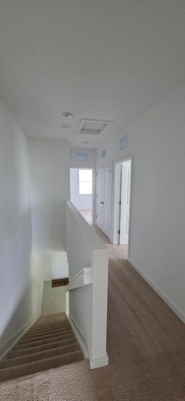 Building Photo - 202 Lakeside Lndg Dr