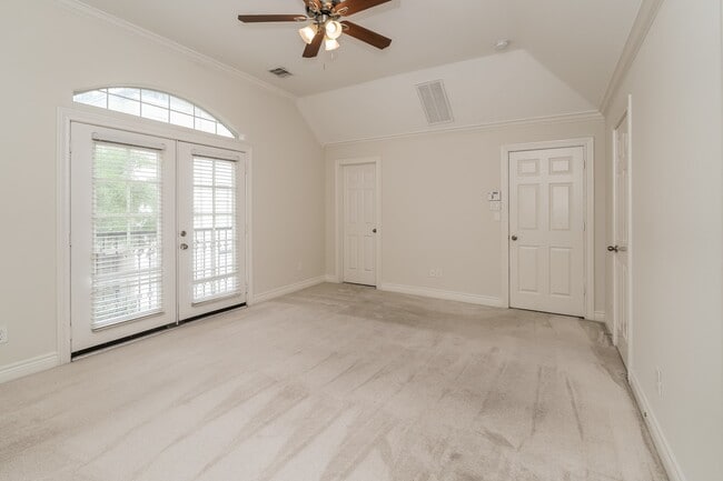 Building Photo - 2605 Cheshire Oaks Dr