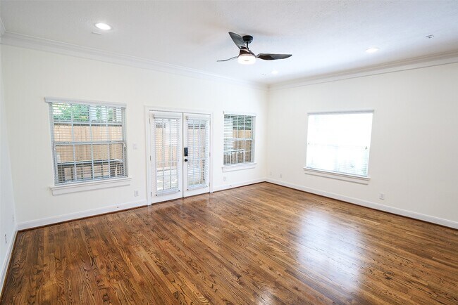 Building Photo - 6116 1/2 Hamman St