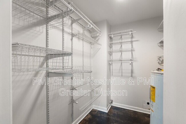 Building Photo - 3600 Hillsboro Pike