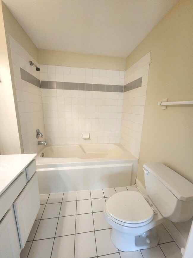 Building Photo - 43 Foxcroft Rd