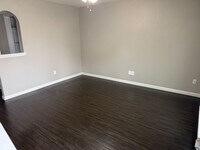 Building Photo - 410 Conveyor Dr