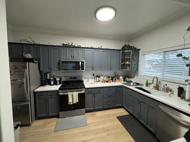 Building Photo - Mission Blvd- Beach Living- 1 bed 1 bath!