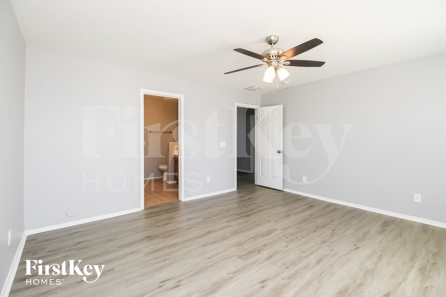 Building Photo - 40608 N High Meadows Dr