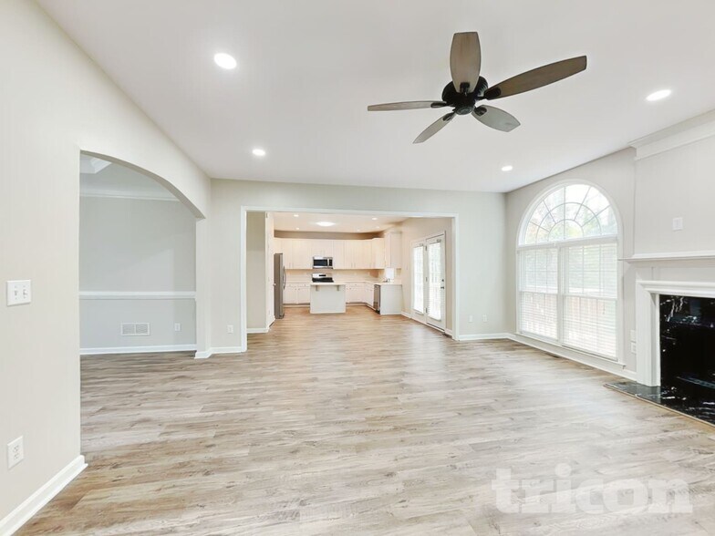 Building Photo - 716 Parkside Dr