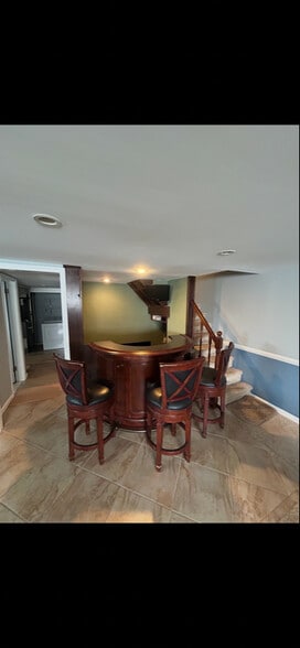 Building Photo - 9215 Crispin St