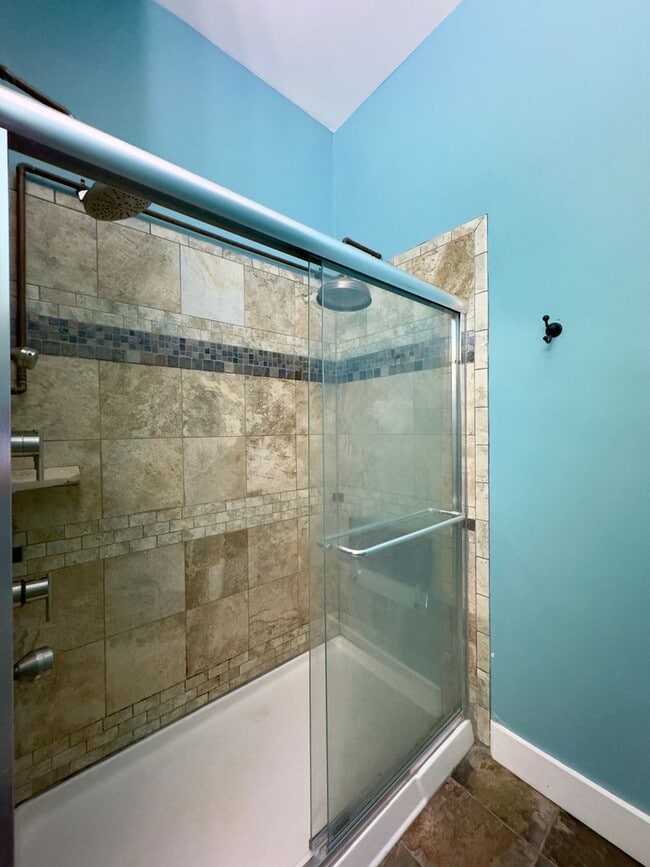 Building Photo - Charming 2 Bedroom/2 Bathroom Apartment in Bolton Hill, MD!