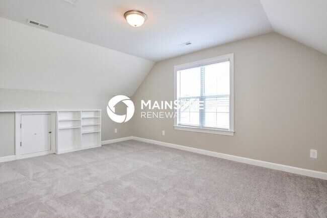 Building Photo - 4 Bedroom Pet-Friendly Home in Smithfield, NC with Main Street Renewal