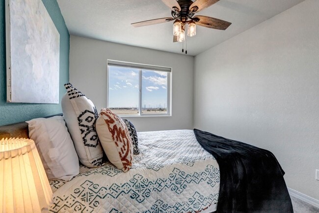 Building Photo - Like new home on Linley for rent