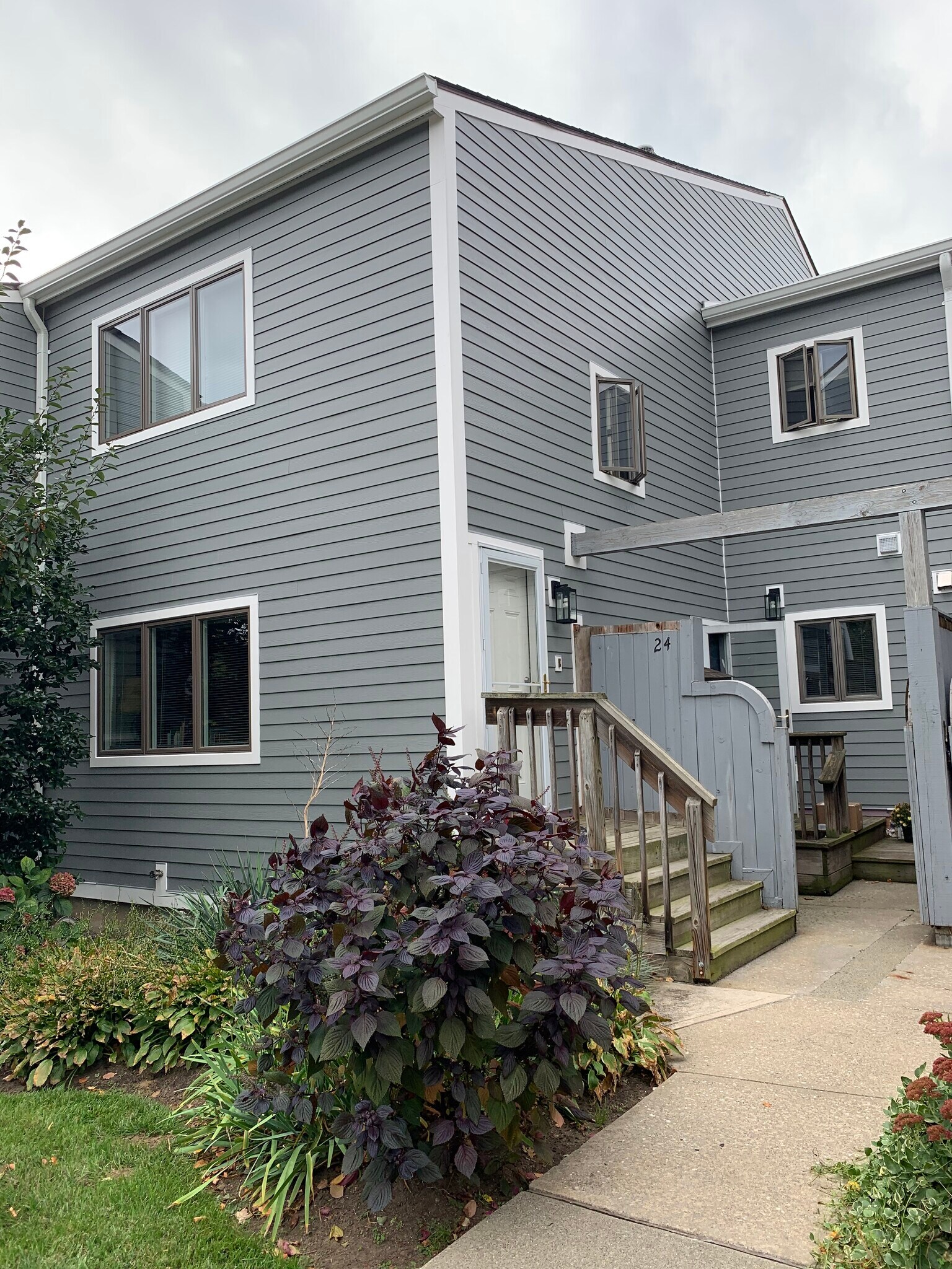 Building Photo - 24 Hudson Point Ln