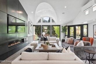 Building Photo - 120 S Spring St