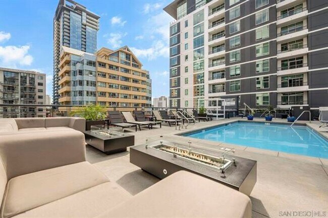 Building Photo - Urban Living in the Heart of Little Italy – 2 Bed / 1 Bath Condo at Acqua Vista