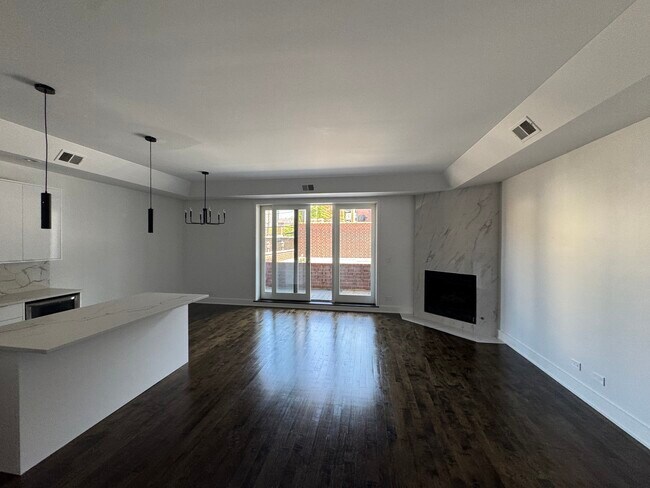 Building Photo - 1347 N Sedgwick St