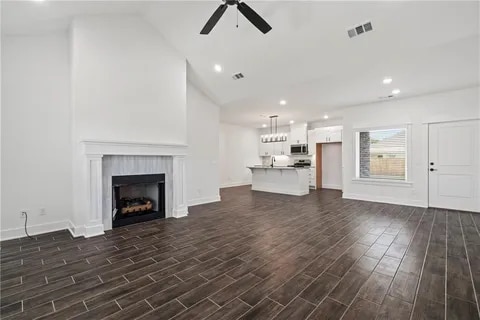 Building Photo - 158 N Banner Ave