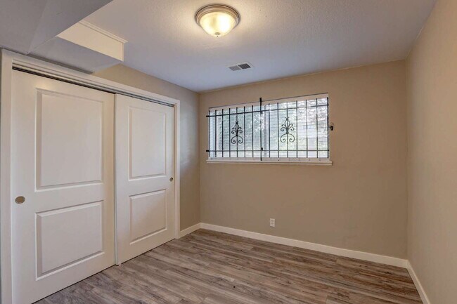Building Photo - "Spacious 4-Bedroom Home in Denver with 2 Full Baths and Over 2000 sq ft!"