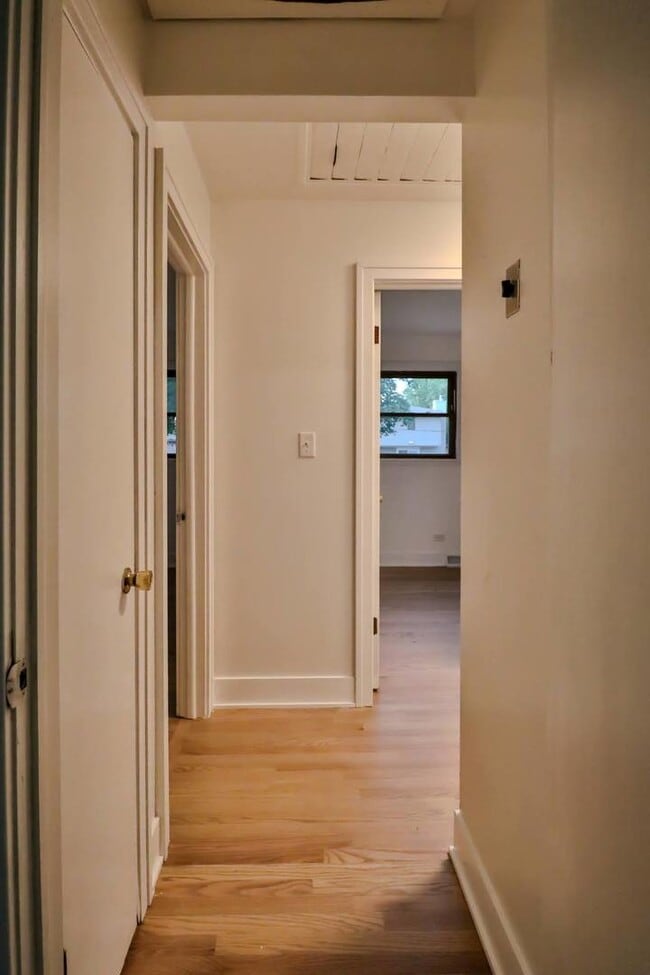 Building Photo - 30W162 Claymore Ln