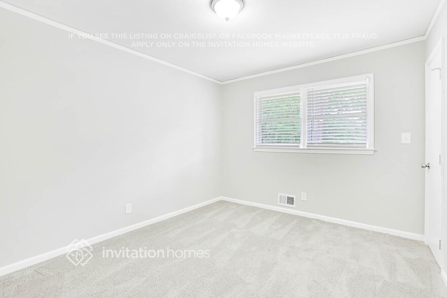 Building Photo - 2550 Greenwood Cir