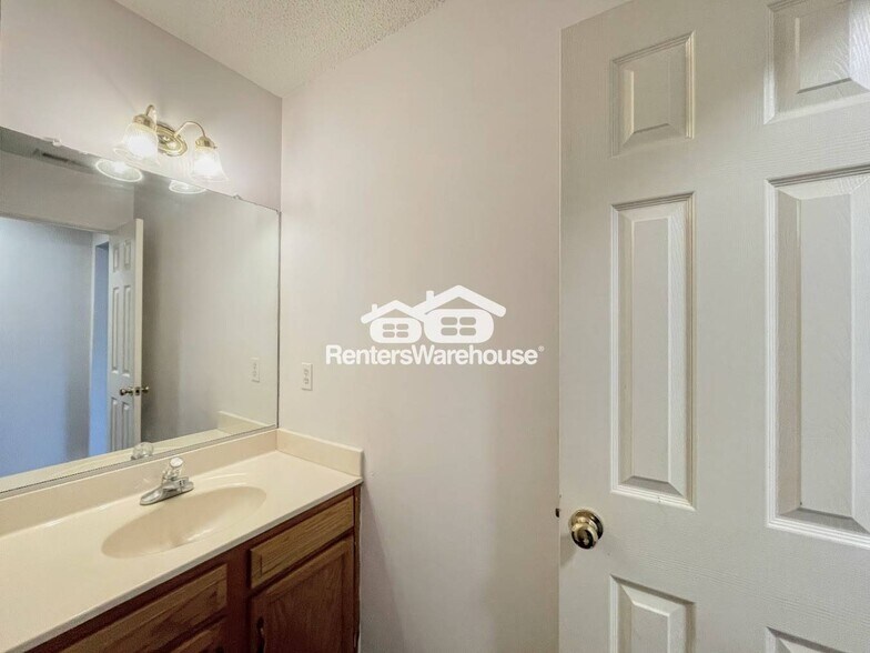 Building Photo - 1220 Woods Edge Cir