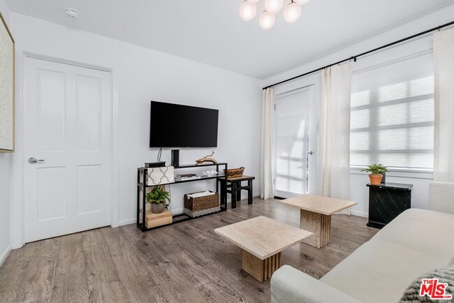 Building Photo - 8999 Norma Pl