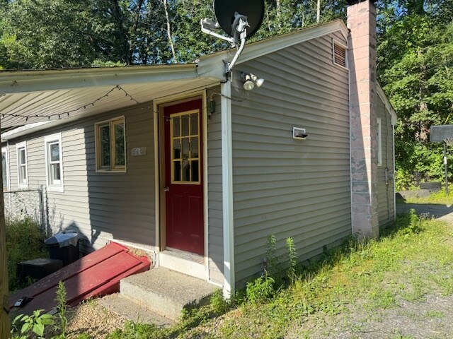 Building Photo - 6 Oak Ridge Rd